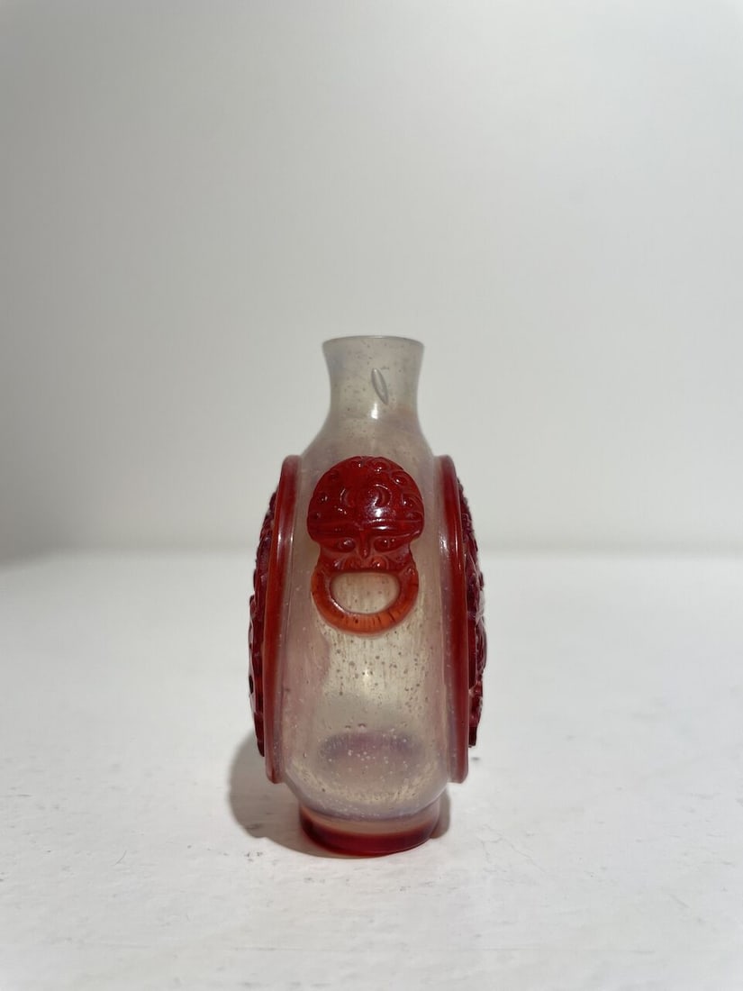 A RED OVERLAY GLASS 'FOLKLORE' SNUFF BOTTLE 19th century - 7