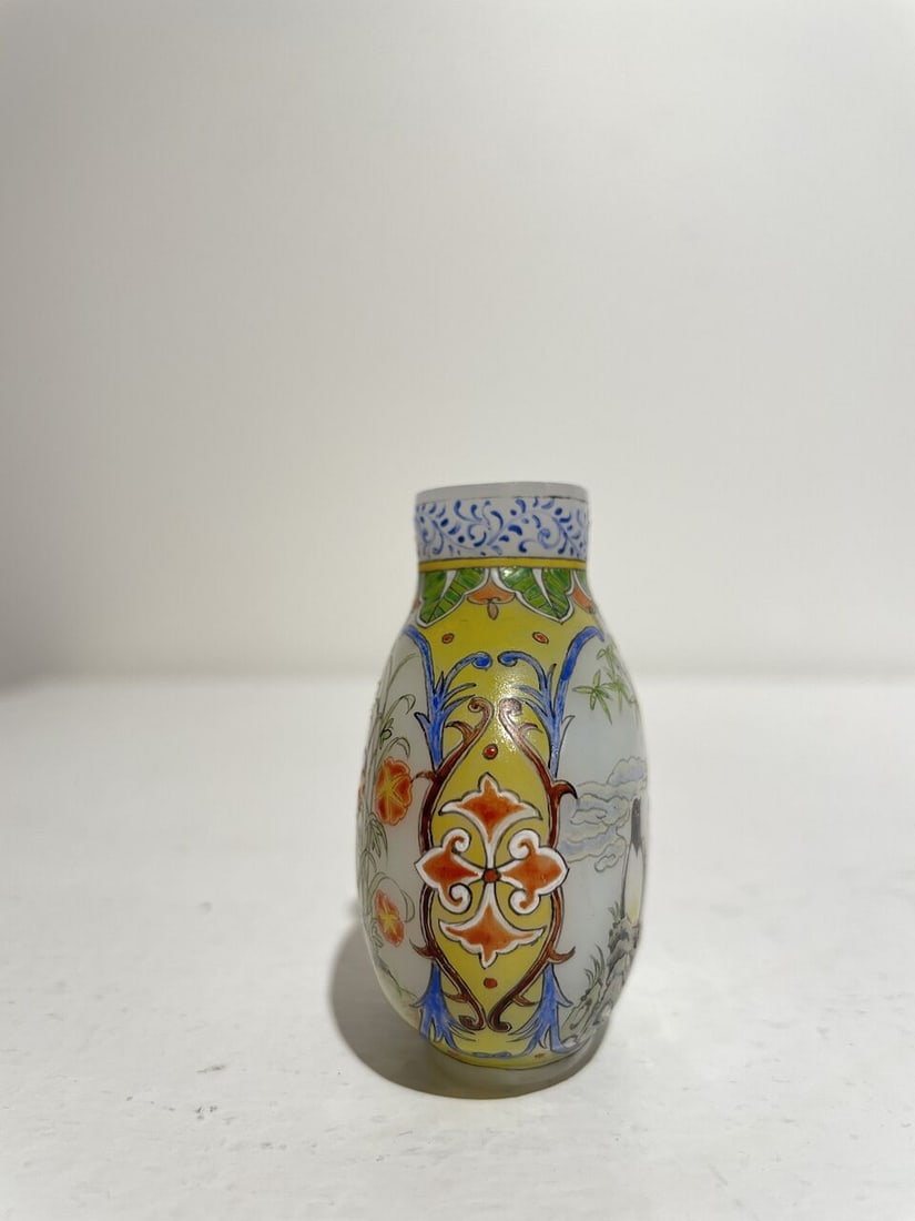 AN ENAMELLED MILKY GLASS 'MAGPIE AND QUAIL' SNUFF BOTTLE Qianlong four-character mark, Republic ... - 5