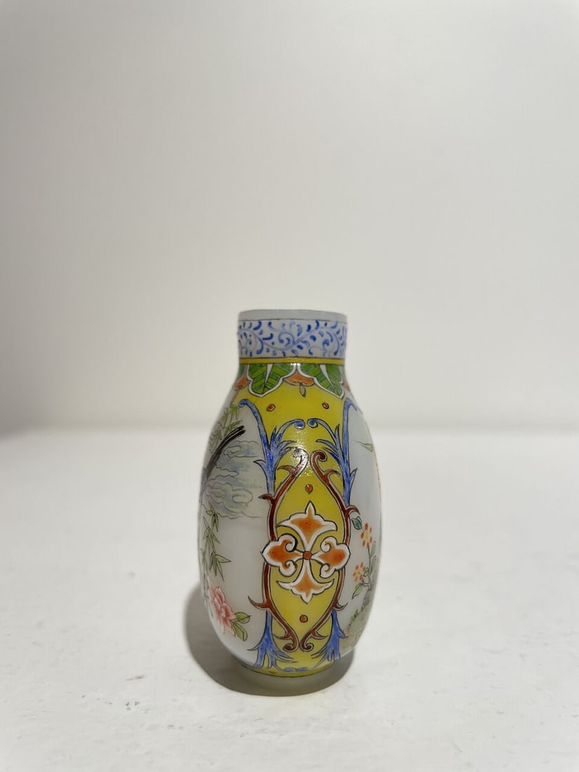 AN ENAMELLED MILKY GLASS 'MAGPIE AND QUAIL' SNUFF BOTTLE Qianlong four-character mark, Republic ... - 7