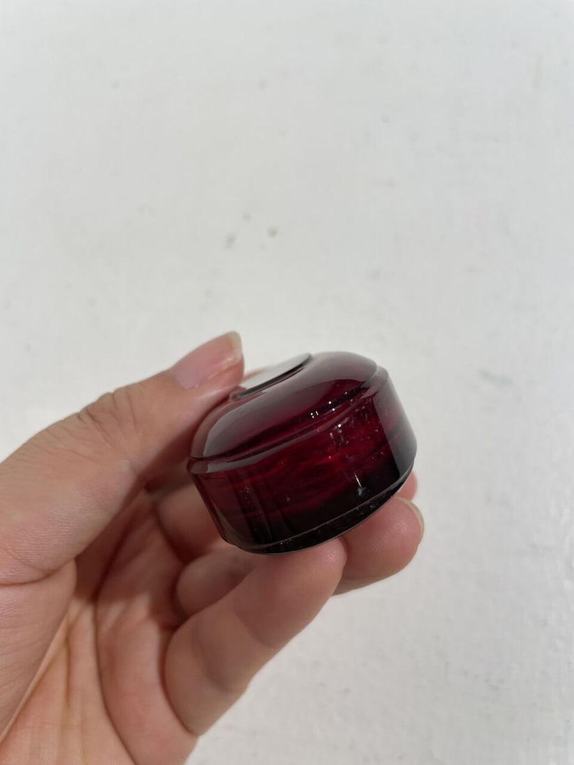 A RUBY-RED GLASS SNUFF BOTTLE 18th/19th century - 2