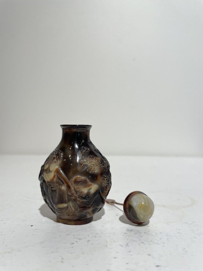 A TORTOISESHELL 'EUROPEAN SUBJECTS' SNUFF BOTTLE Late Qing to Republic Period - 10
