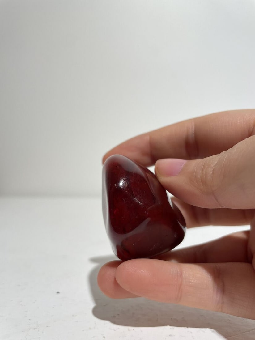 AN AMBER PEBBLE-SHAPED SNUFF BOTTLE 18th/19th century - 5
