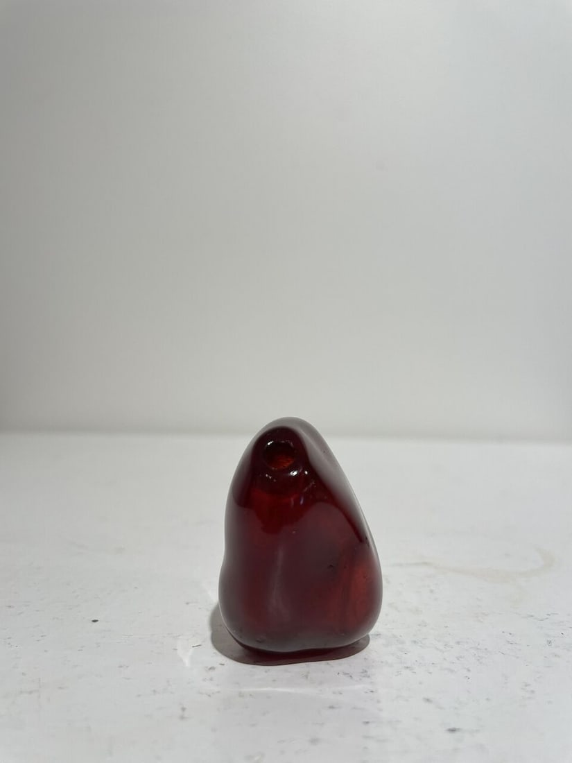 AN AMBER PEBBLE-SHAPED SNUFF BOTTLE 18th/19th century - 8