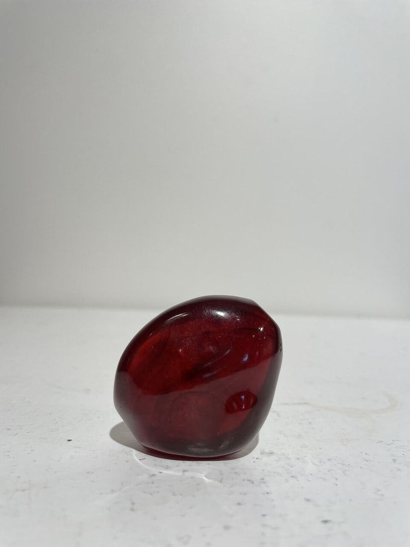 AN AMBER PEBBLE-SHAPED SNUFF BOTTLE 18th/19th century - 9