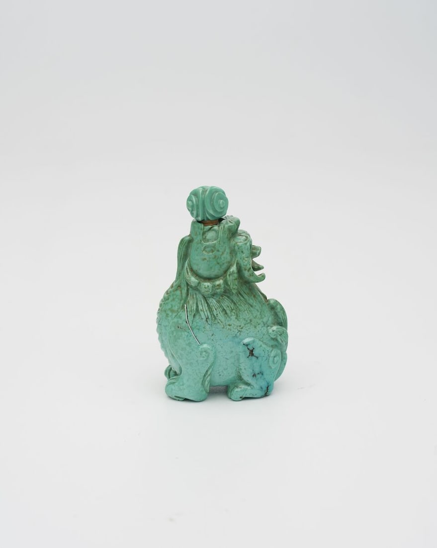 A TURQUOISE 'QILIN' SNUFF BOTTLE Late Qing to Republic Period: A TURQUOISE 'QILIN' SNUFF BOTTLE Late Qing to Republic Period Measured without the stopper 4.7cm high Footnotes: 晚清至民國