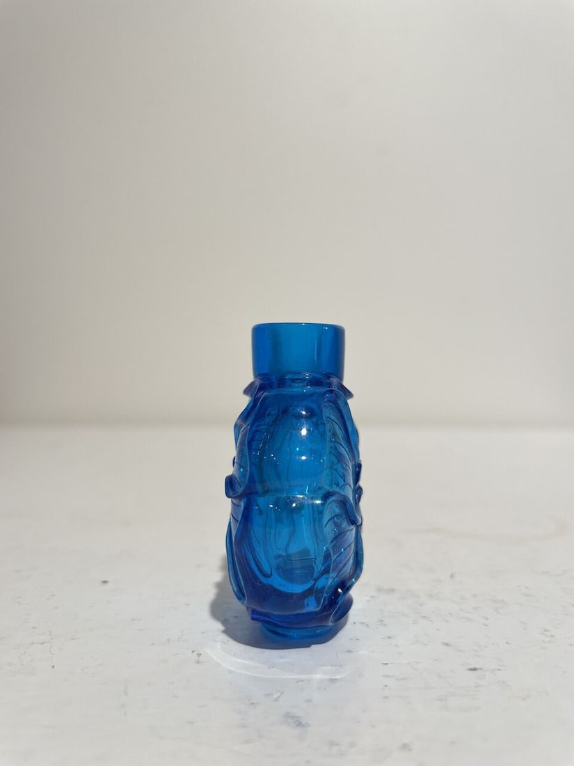TWO BLUE GLASS 'MALLOW' SNUFF BOTTLES 19th century (2) - 4