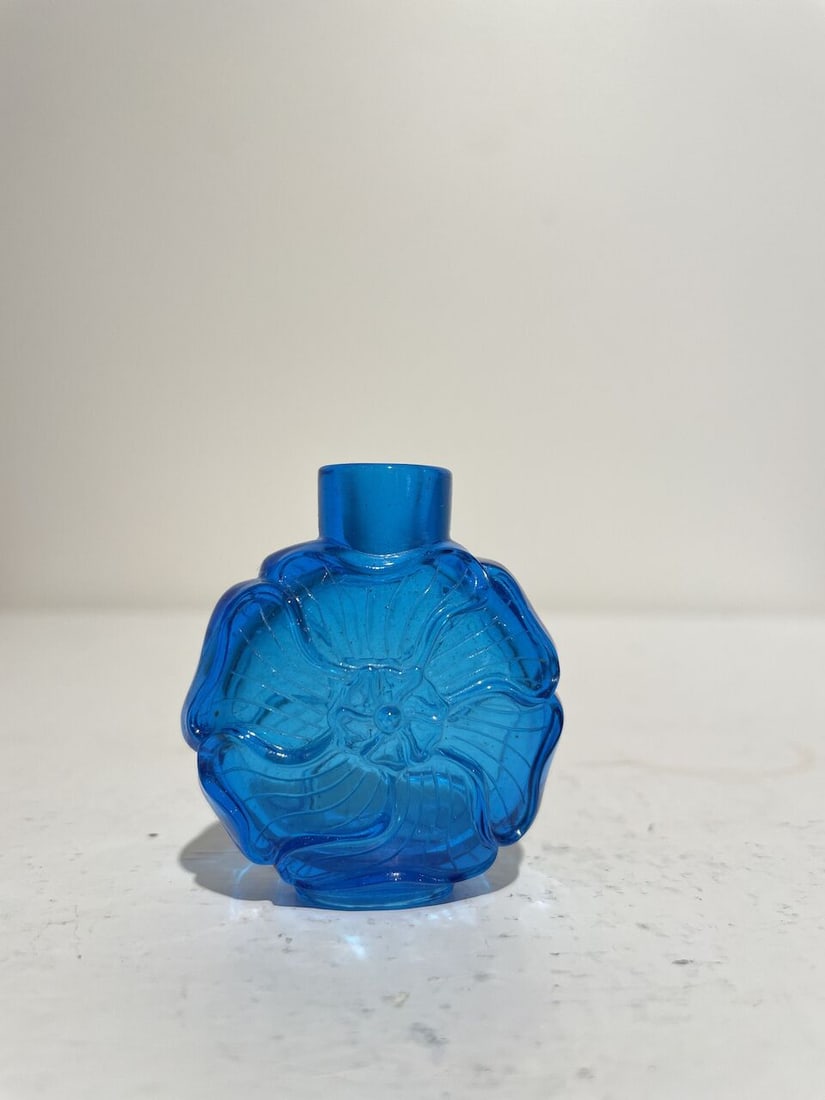 TWO BLUE GLASS 'MALLOW' SNUFF BOTTLES 19th century (2) - 5