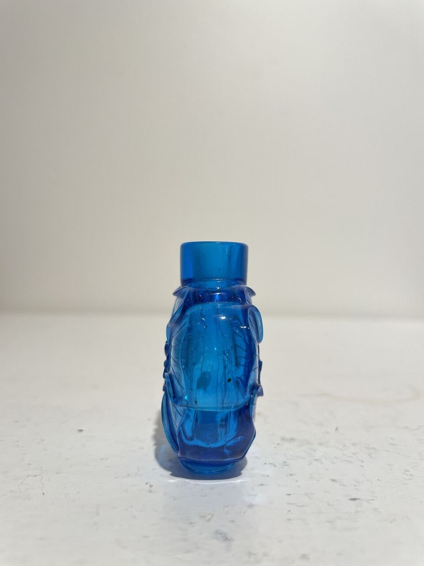 TWO BLUE GLASS 'MALLOW' SNUFF BOTTLES 19th century (2) - 6