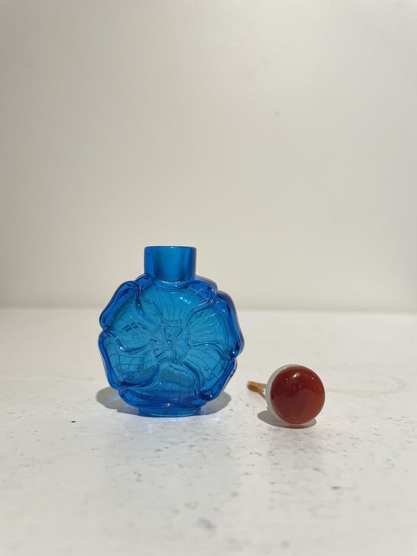 TWO BLUE GLASS 'MALLOW' SNUFF BOTTLES 19th century (2) - 8