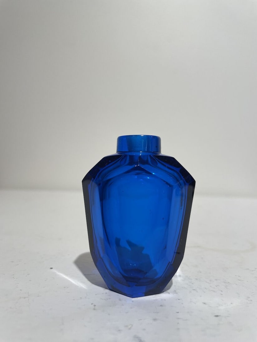 A MULTI-FACETED BLUE GLASS SNUFF BOTTLE 18th/19th century - 5