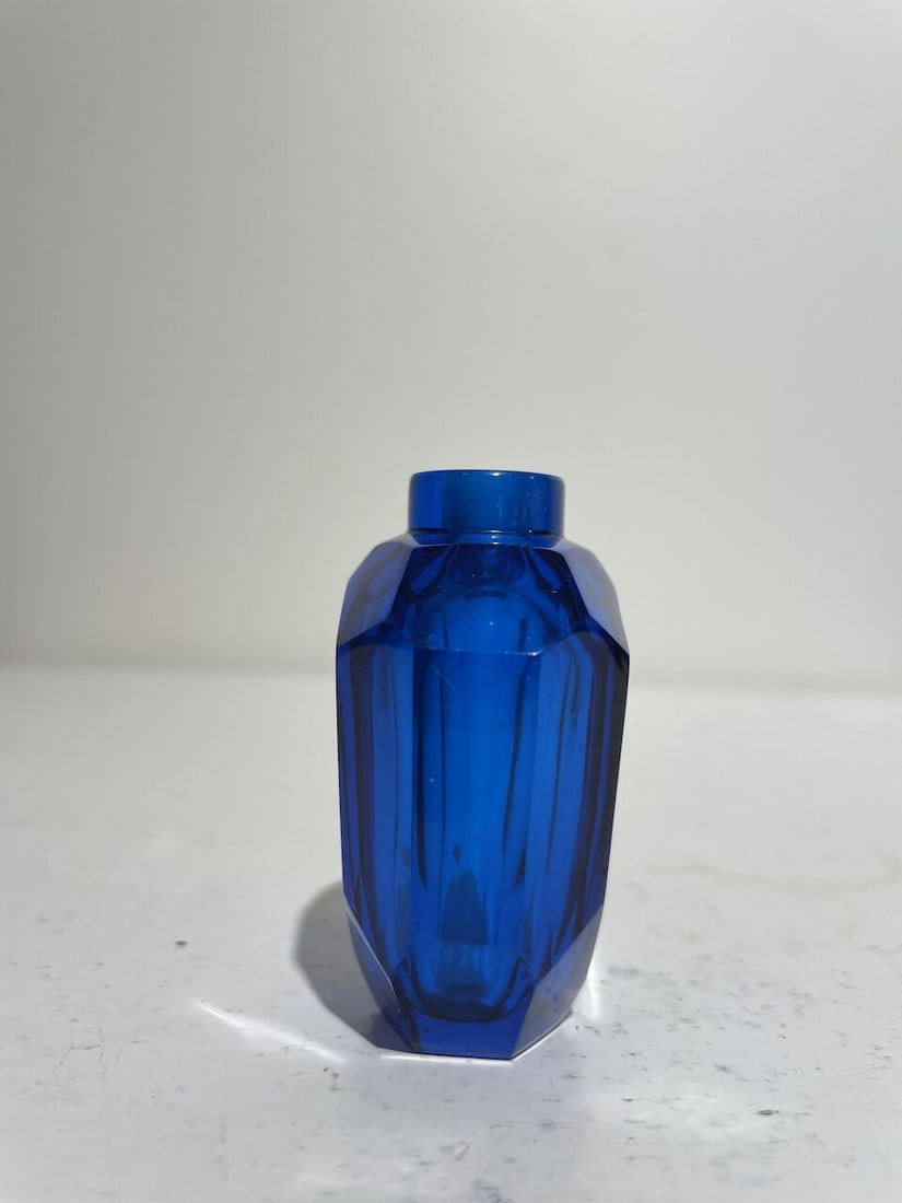 A MULTI-FACETED BLUE GLASS SNUFF BOTTLE 18th/19th century - 6