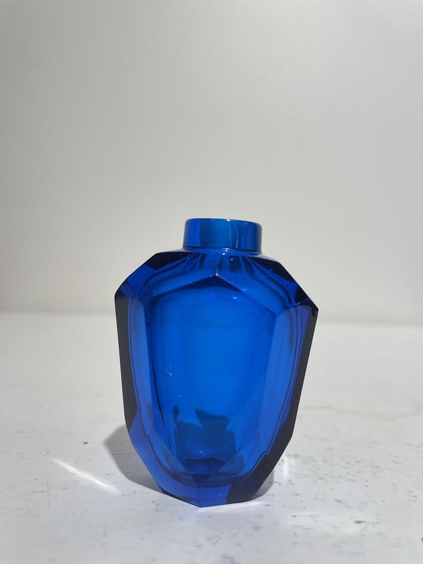 A MULTI-FACETED BLUE GLASS SNUFF BOTTLE 18th/19th century - 7