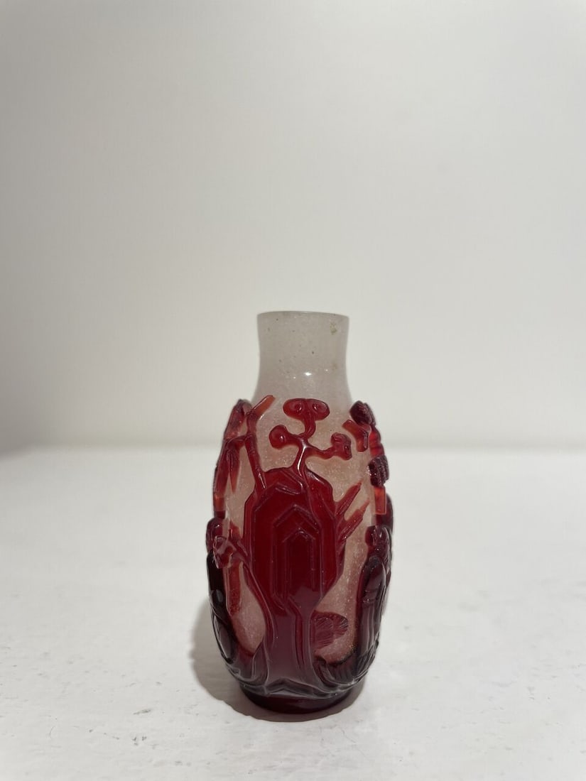A RED OVERLAY GLASS 'SCHOLARS' SNUFF BOTTLE 19th century - 7