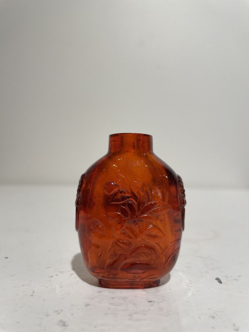 AN AMBER 'CAT AND ORCHID' SNUFF BOTTLE 19th century - 6