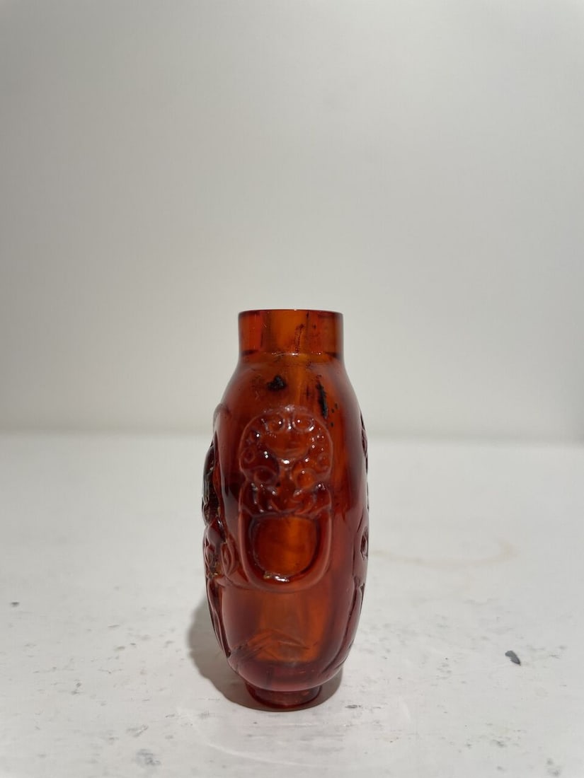 AN AMBER 'CAT AND ORCHID' SNUFF BOTTLE 19th century - 7