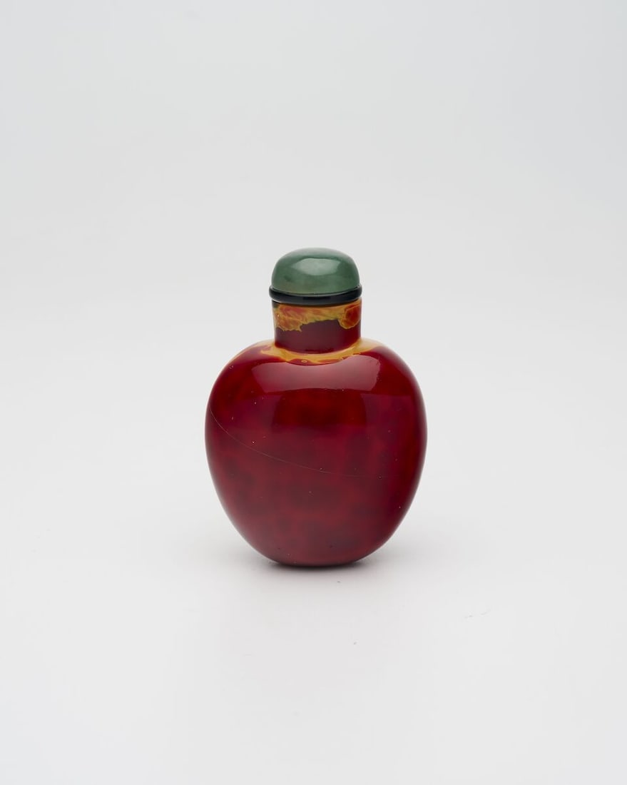 A GLASS SNUFF BOTTLE IMITATING REALGAR 19th century (1 of 10)