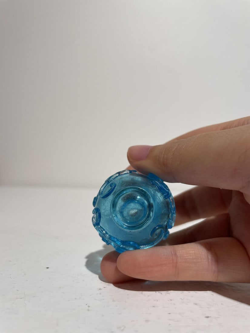 A BLUE GLASS GOURD-SHAPED SNUFF BOTTLE Mid 18th to mid 19th century - 3