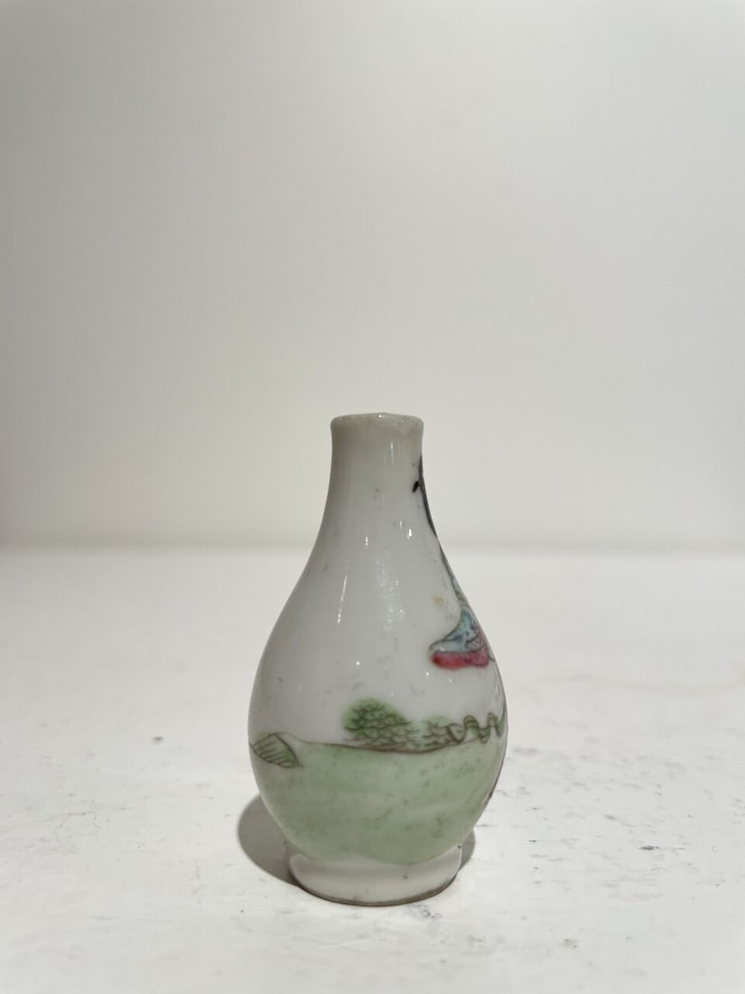 A FAMILLE ROSE 'LADY' SNUFF BOTTLE AND A SNUFF DISH The bottle of Daoguang four-character mark, ... - 7