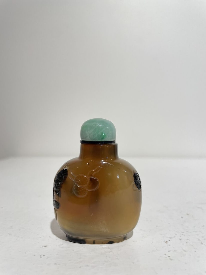 AN AGATE 'HORSE' AND A SHADOW AGATE 'BIRD' SNUFF BOTTLE 19th/20th century (2) - 7