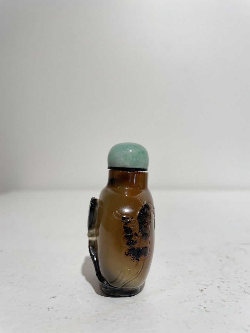 AN AGATE 'HORSE' AND A SHADOW AGATE 'BIRD' SNUFF BOTTLE 19th/20th century (2) - 8