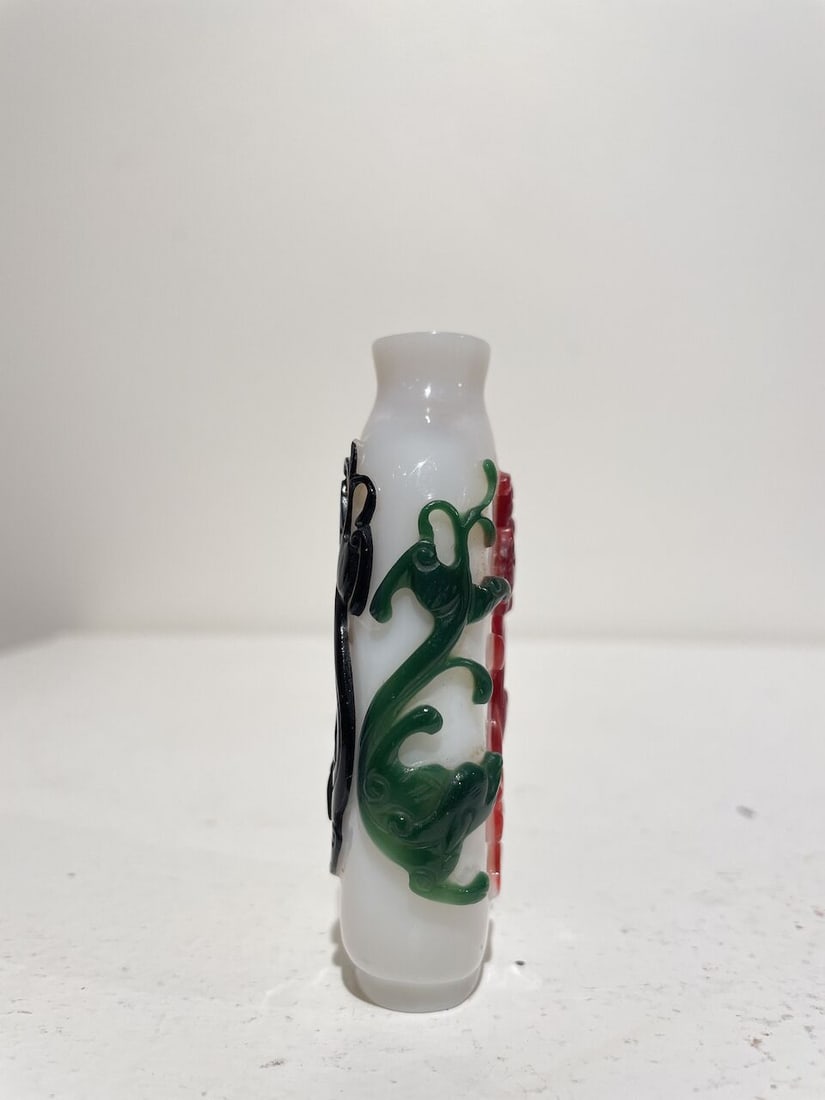 A MULTI-COLOUR OVERLAY GLASS 'CHI-DRAGON' SNUFF BOTTLE 1820-1880 - 8