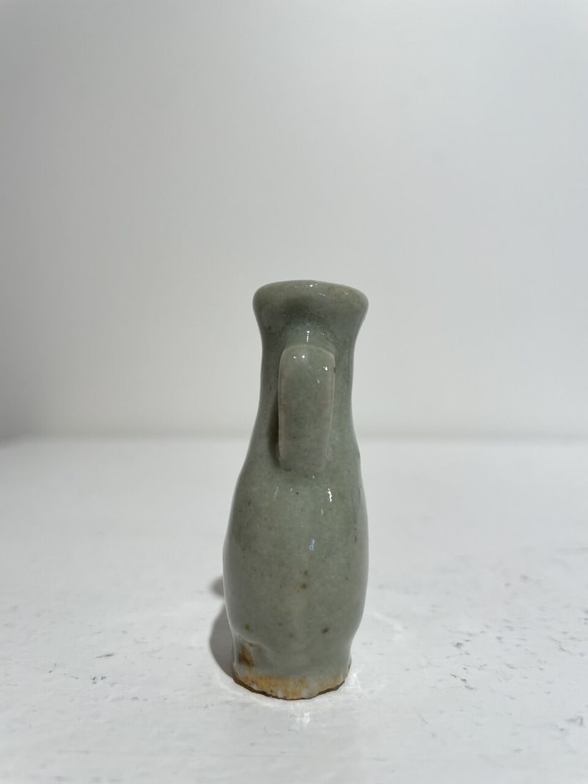 TWO CERAMIC SNUFF BOTTLES AND A SNUFF DISH The dish of two-character mark, 19th/20th century (3) - 8
