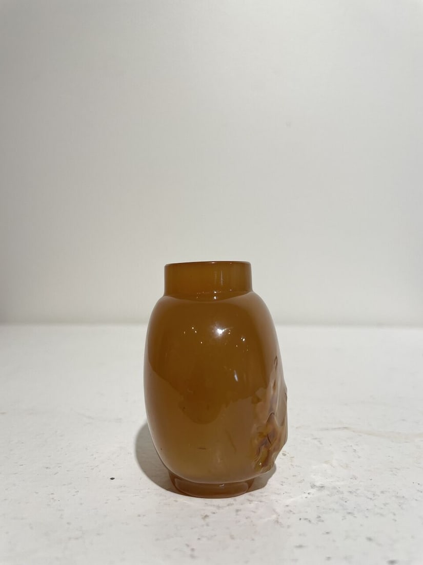 AN AGATE 'EGRET AND LOTUS' AND AN AGATE 'MYTHICAL BEAST' SNUFF BOTTLE 19th/20th century (2) - 5