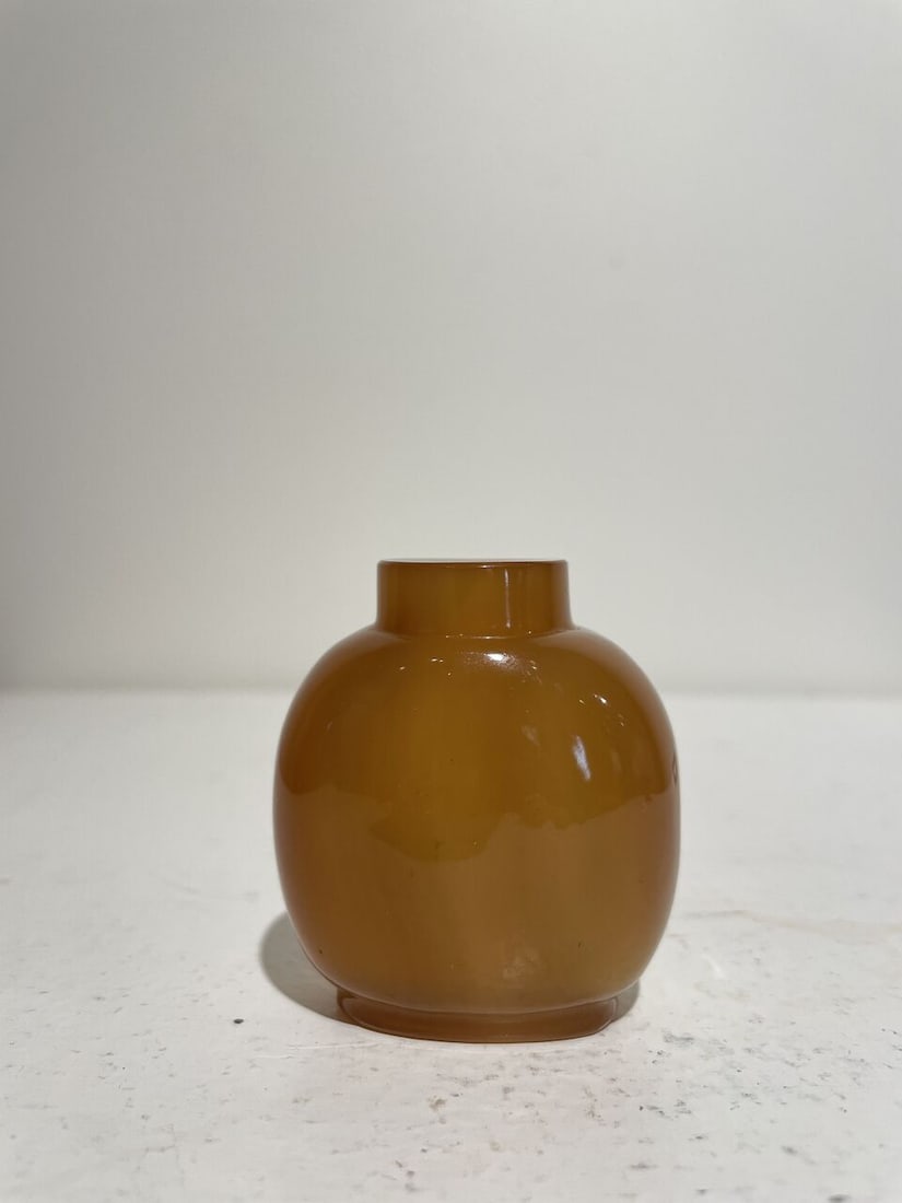 AN AGATE 'EGRET AND LOTUS' AND AN AGATE 'MYTHICAL BEAST' SNUFF BOTTLE 19th/20th century (2) - 6