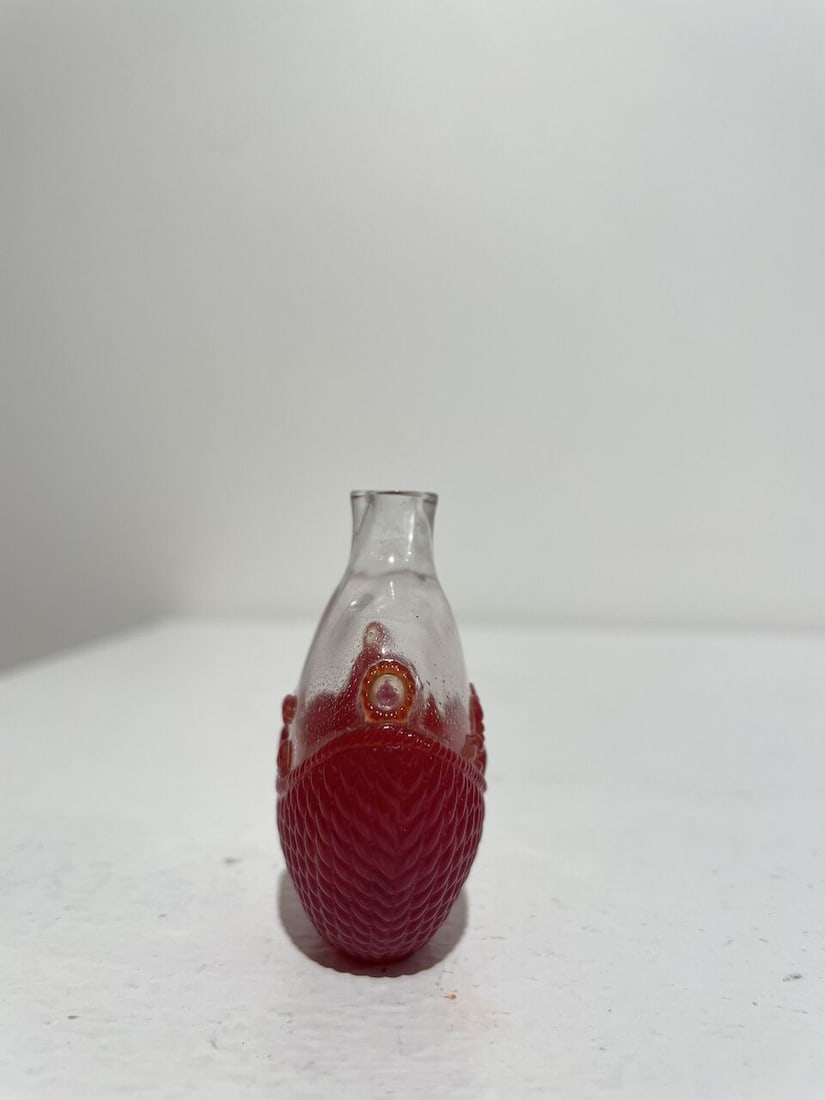 A RED OVERLAY GLASS 'CRAB AND BASKET' SNUFF BOTTLE 19th/20th century - 6