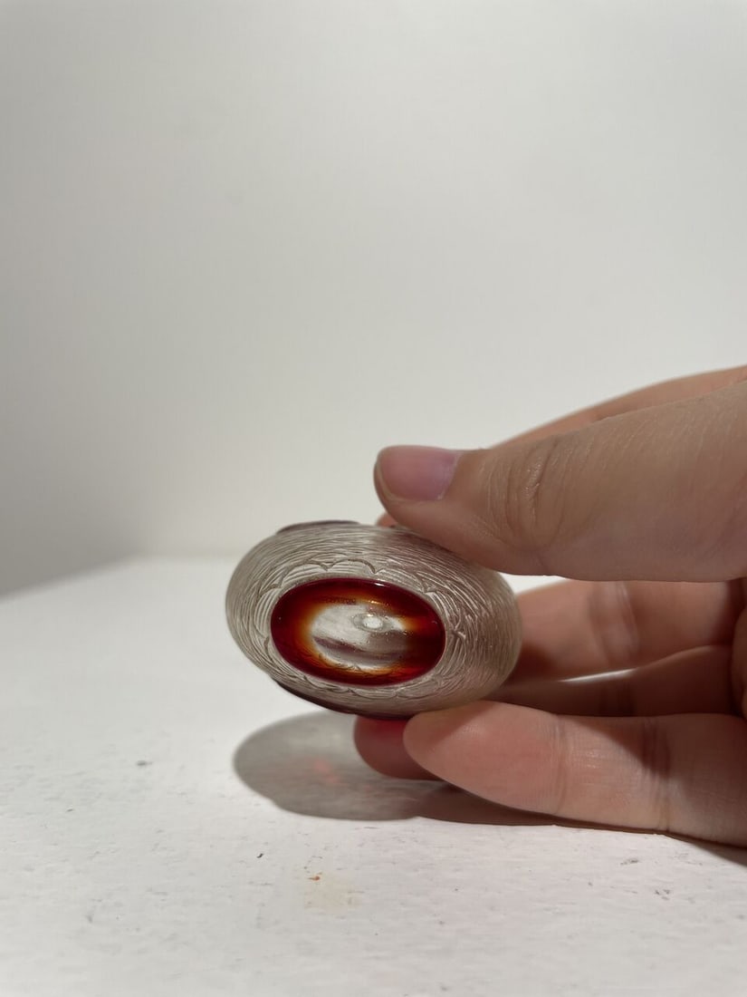 A RED OVERLAY GLASS 'MANDARIN DUCKS' SNUFF BOTTLE 19th century - 2