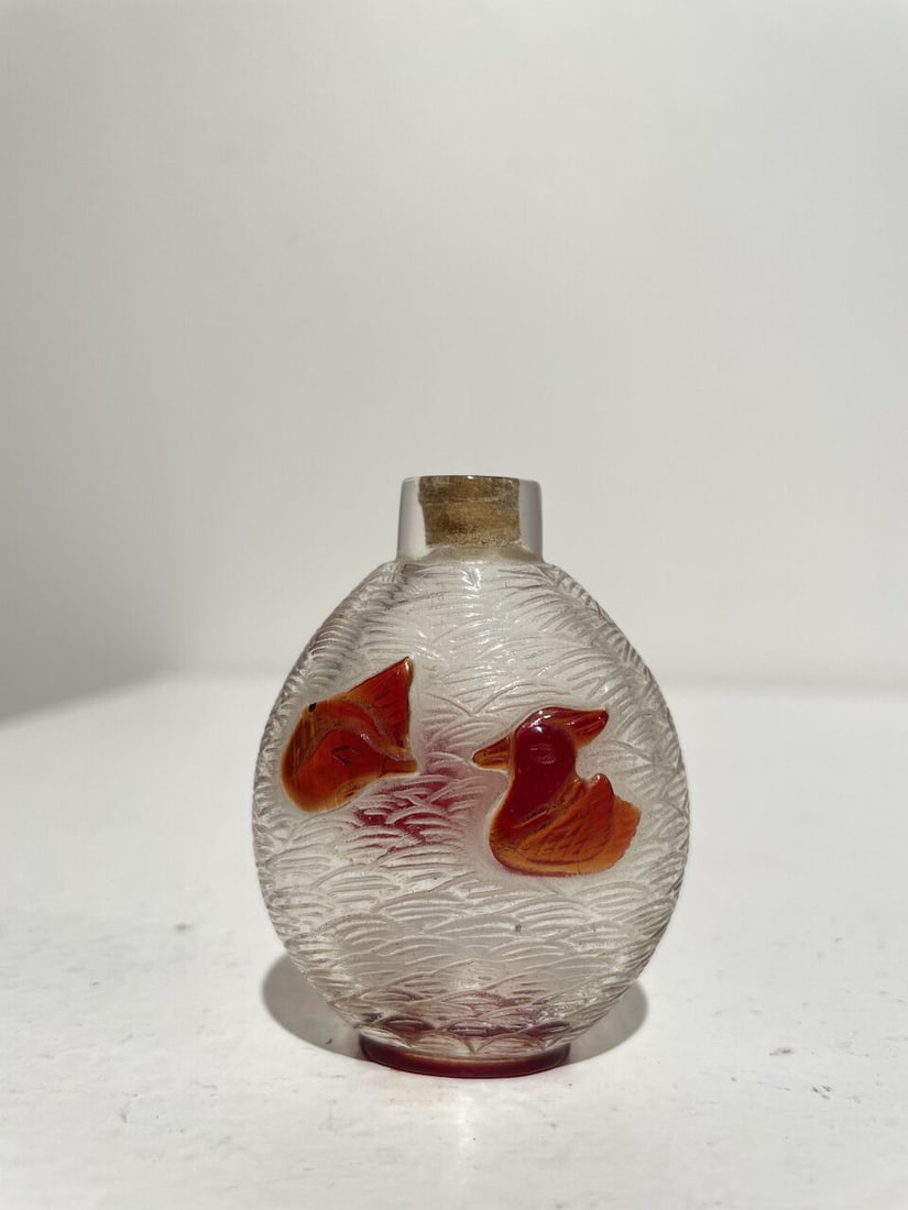A RED OVERLAY GLASS 'MANDARIN DUCKS' SNUFF BOTTLE 19th century - 5