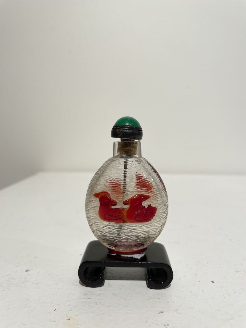 A RED OVERLAY GLASS 'MANDARIN DUCKS' SNUFF BOTTLE 19th century - 9
