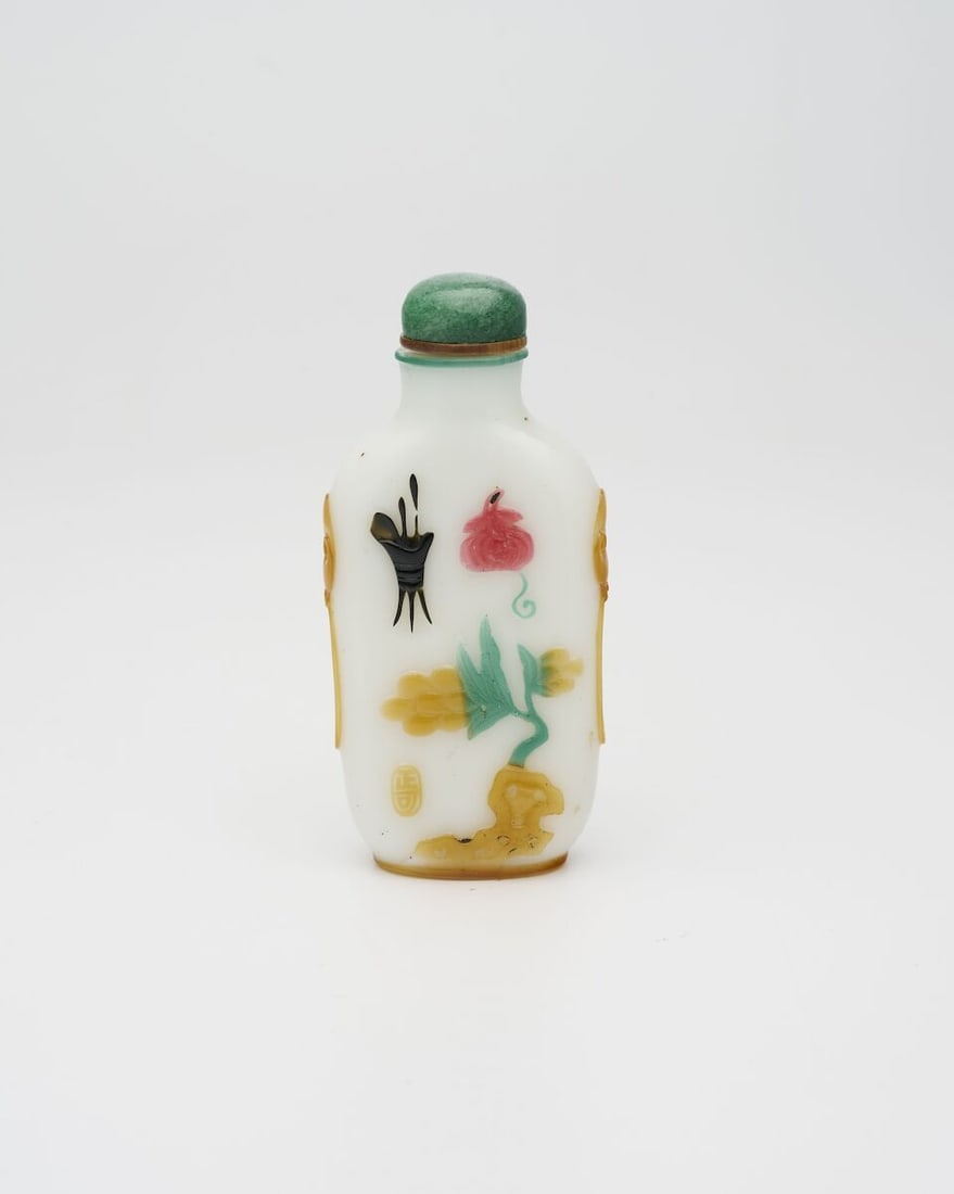 A MULTI-COLOUR OVERLAY MILKY GLASS SNUFF BOTTLE Yangzhou School, circa 1880s - 5