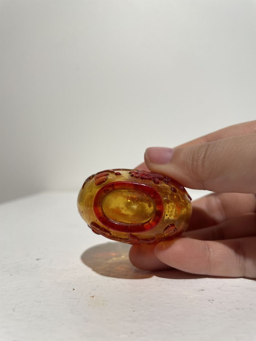 A RED OVERLAY AMBER GLASS 'GOLDFISH' SNUFF BOTTLE 19th century - 2