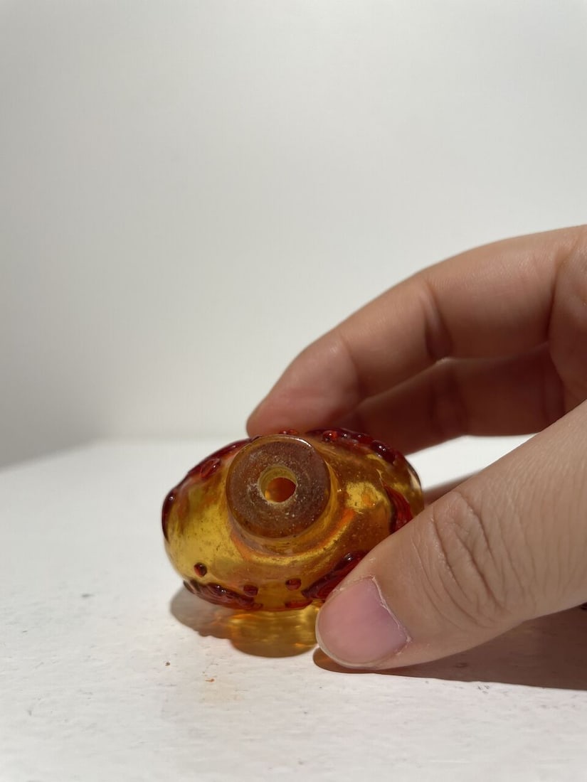 A RED OVERLAY AMBER GLASS 'GOLDFISH' SNUFF BOTTLE 19th century - 3