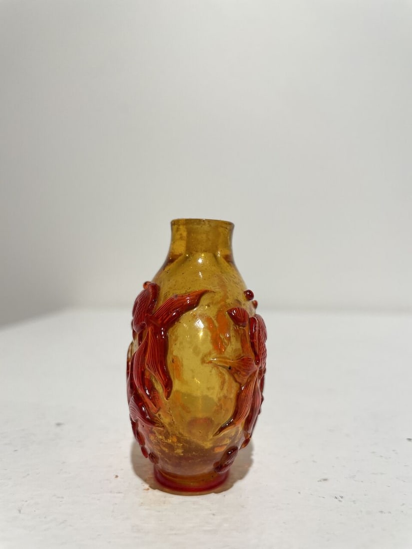 A RED OVERLAY AMBER GLASS 'GOLDFISH' SNUFF BOTTLE 19th century - 4