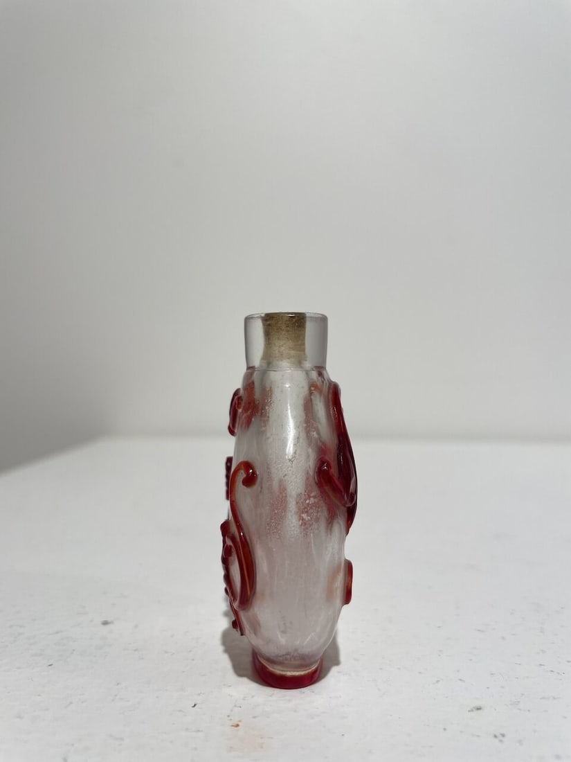 A RED OVERLAY GLASS 'CHI-DRAGON' SNUFF BOTTLE Late Qing to Republic Period - 5