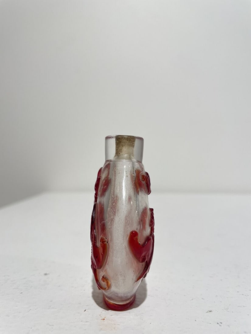 A RED OVERLAY GLASS 'CHI-DRAGON' SNUFF BOTTLE Late Qing to Republic Period - 7