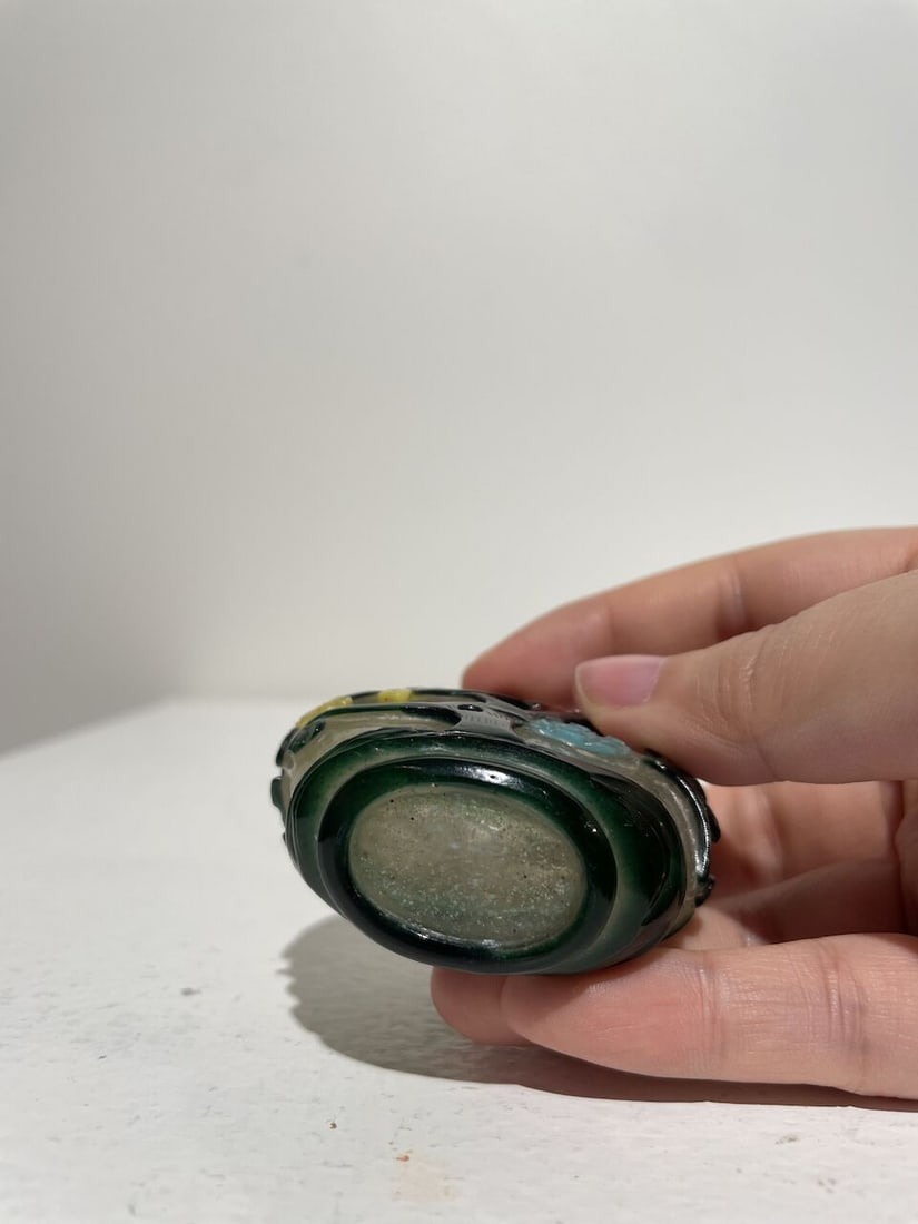 A MULTI-COLOUR OVERLAY GLASS 'PLUM BLOSSOM' SNUFF BOTTLE Late Qing to Republic Period - 5