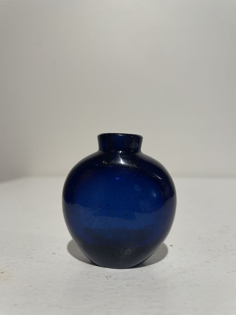 TWO GLASS SNUFF BOTTLES AND A SNUFF DISH 19th/20th century (3) - 7