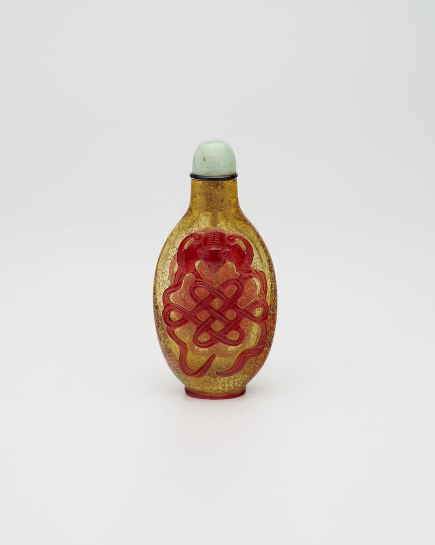A RED OVERLAY AMBER GLASS 'BAT AND PEACH' SNUFF BOTTLE Mid 18th to mid 19th century - 2