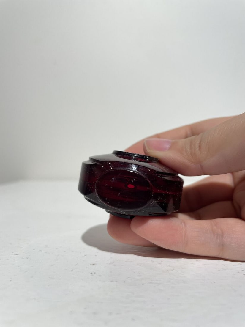 A RUBY-RED AND A BLUE GLASS SNUFF BOTTLES 19th/20th century (2) - 3