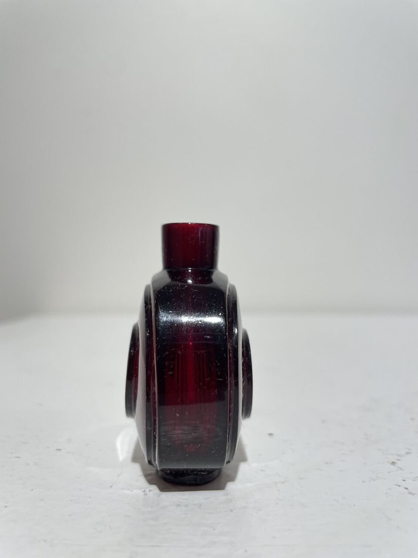 A RUBY-RED AND A BLUE GLASS SNUFF BOTTLES 19th/20th century (2) - 5