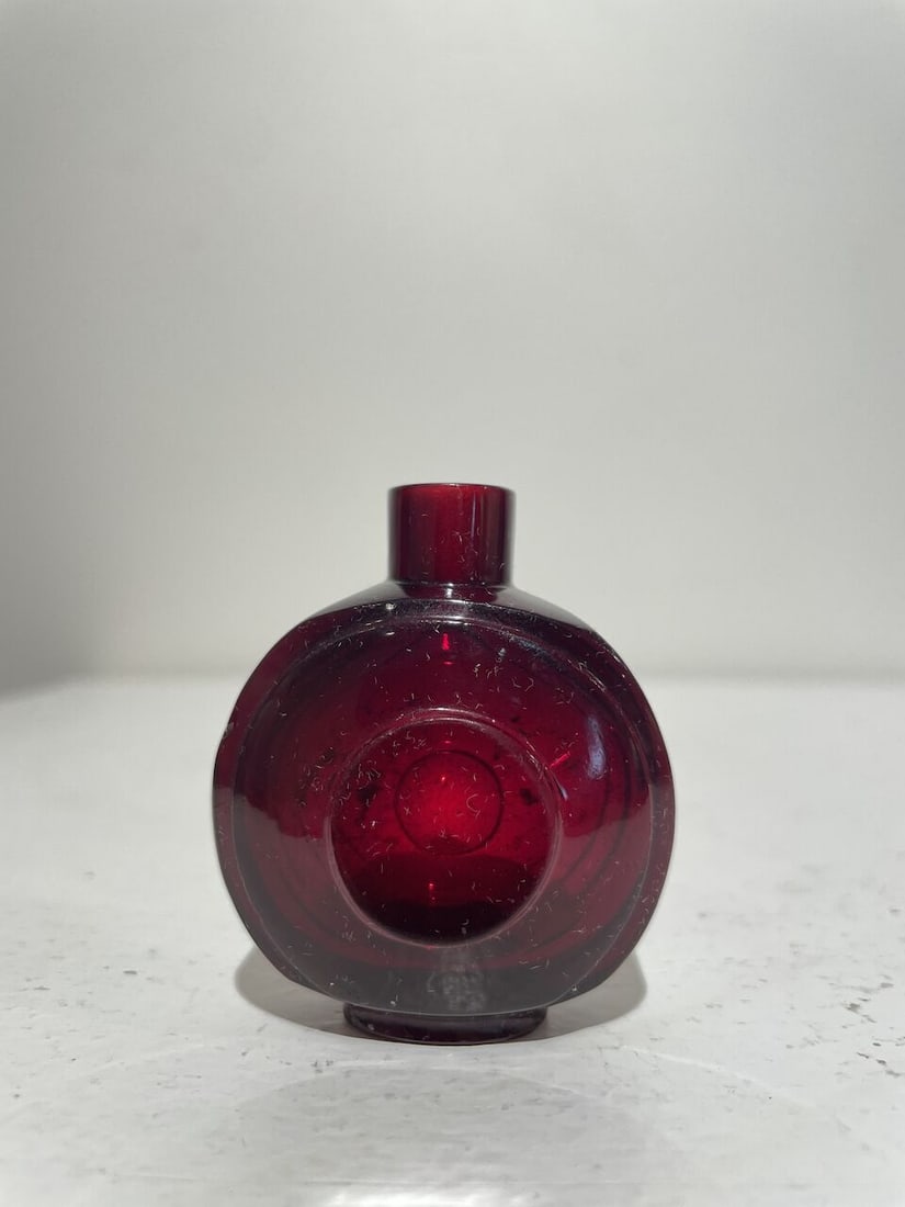 A RUBY-RED AND A BLUE GLASS SNUFF BOTTLES 19th/20th century (2) - 6