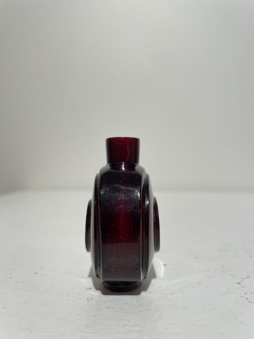 A RUBY-RED AND A BLUE GLASS SNUFF BOTTLES 19th/20th century (2) - 7