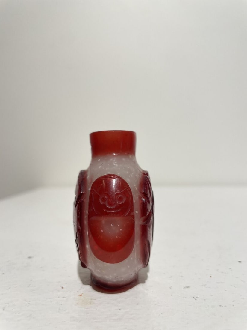 THREE OVERLAY GLASS SNUFF BOTTLES 20th century (3) - 11
