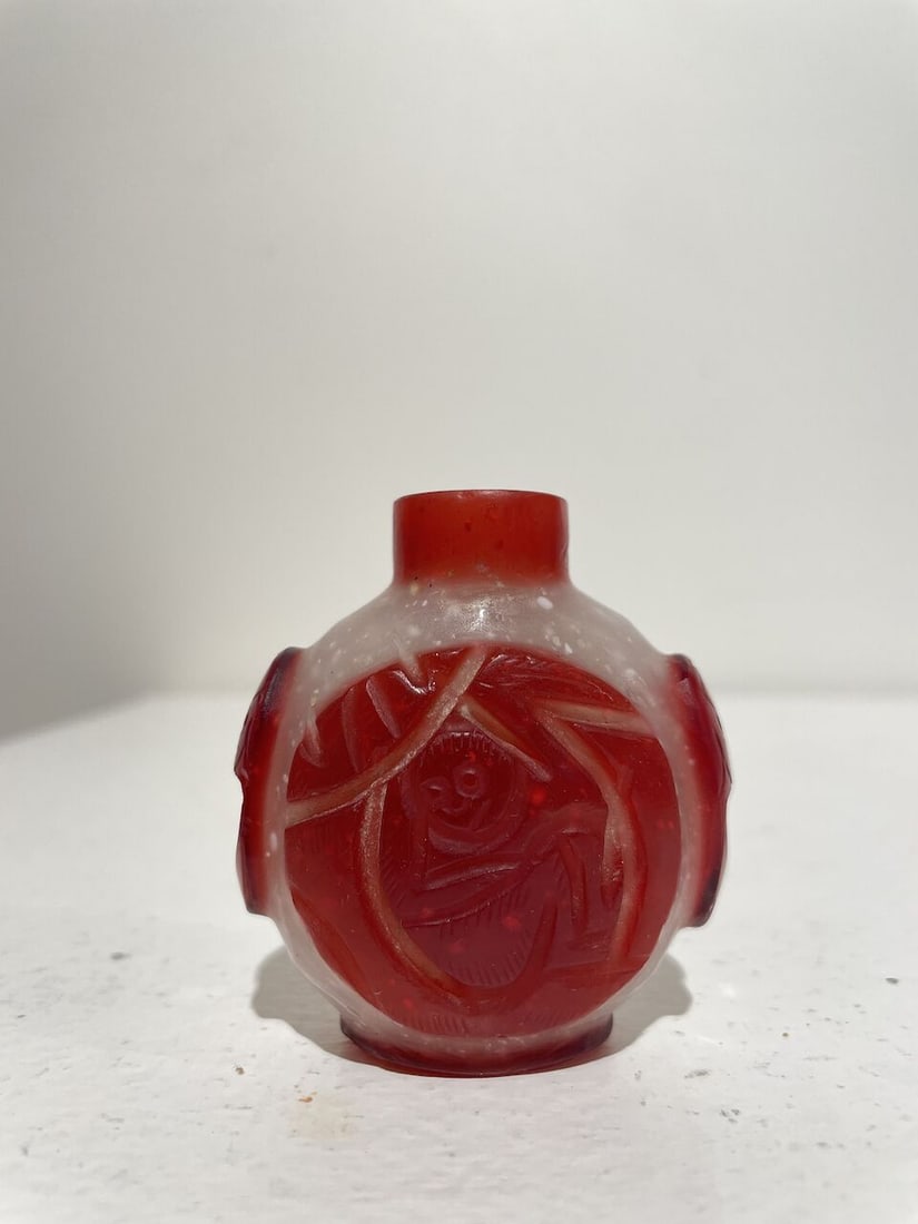 THREE OVERLAY GLASS SNUFF BOTTLES 20th century (3) - 14