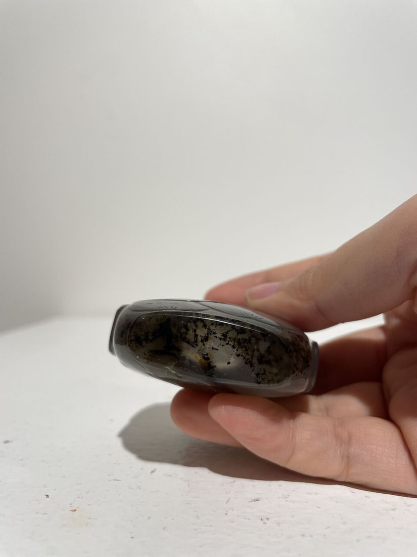 TWO SHADOW AGATE SNUFF BOTTLES 19th century (2) - 4