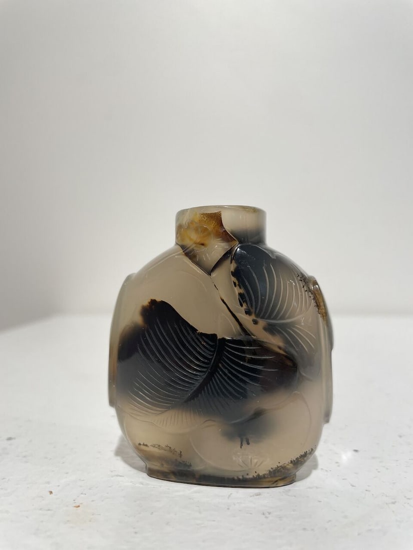 TWO SHADOW AGATE SNUFF BOTTLES 19th century (2) - 7