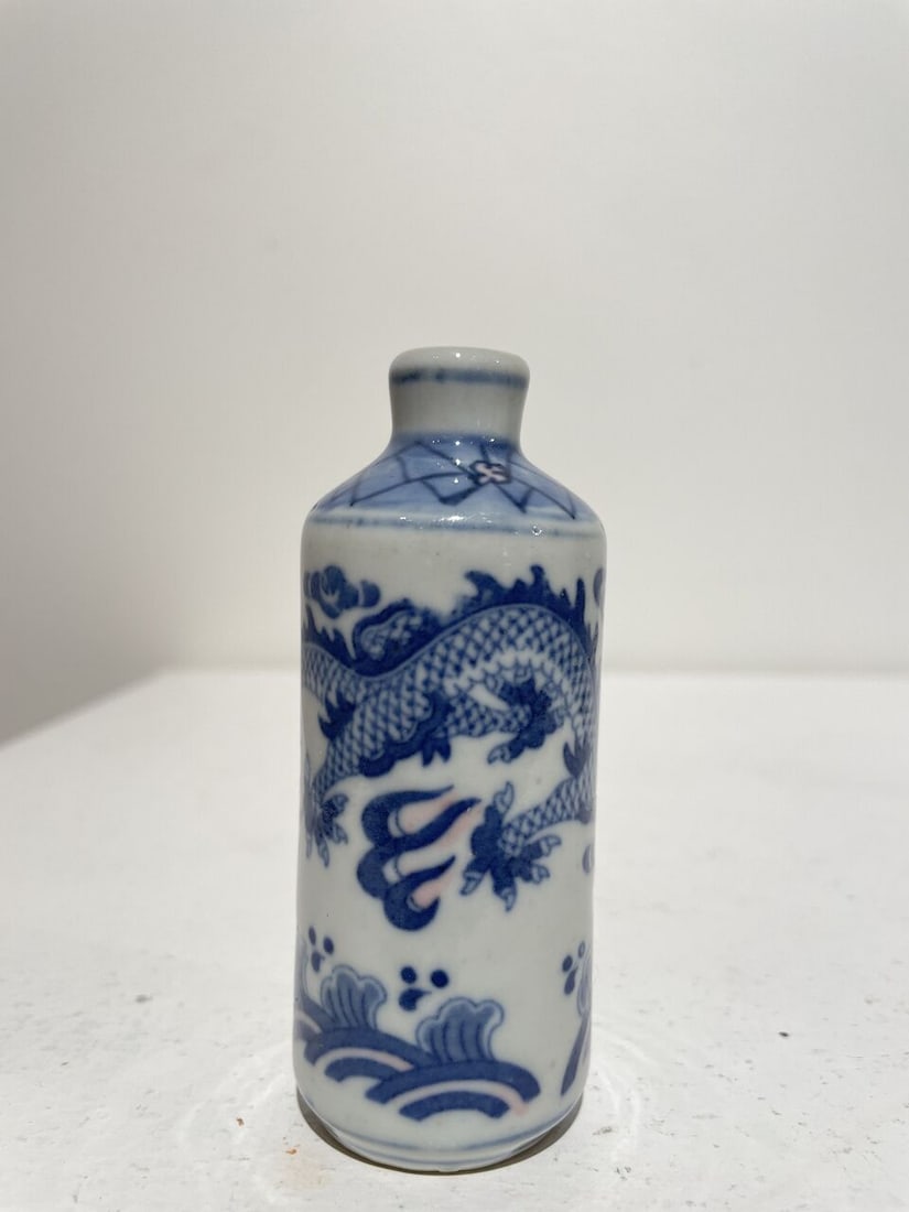 TWO UNDERGLAZE-BLUE AND COPPER-RED SNUFF BOTTLES Kangxi and Qianlong marks, mid 20th century (2) - 12